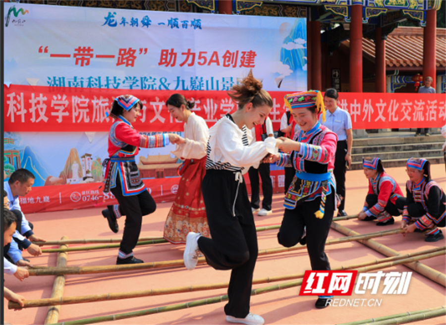 星空体育网站入口-包含特色乡村水上拔河,传承传统文化的运动盛典的词条