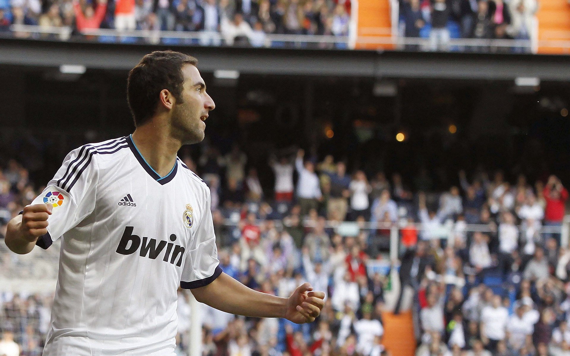 星空体育下载-西甲火爆夜战,精彩传球带来无数惊喜瞬间,西甲收官战